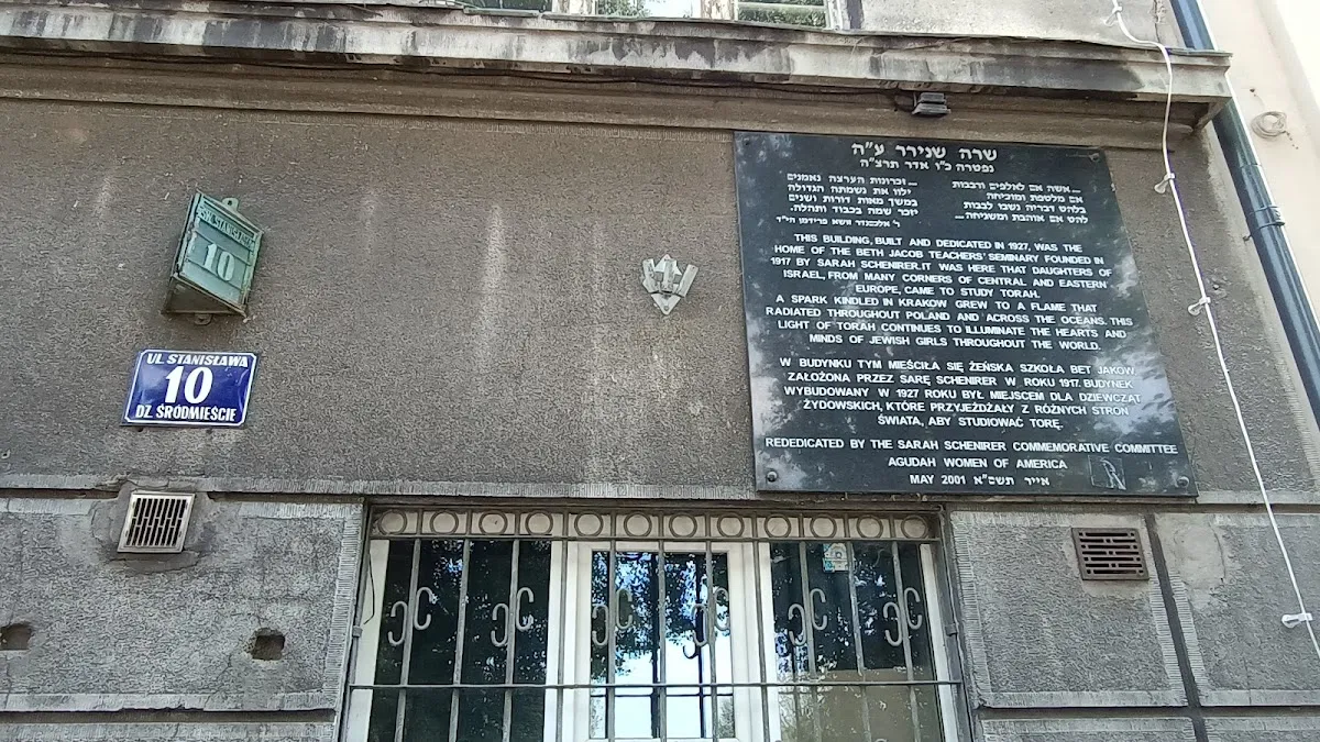 Bet Jakow, Żeńska Szkoła Żydowska - tablica pamiątkowa — photo 3