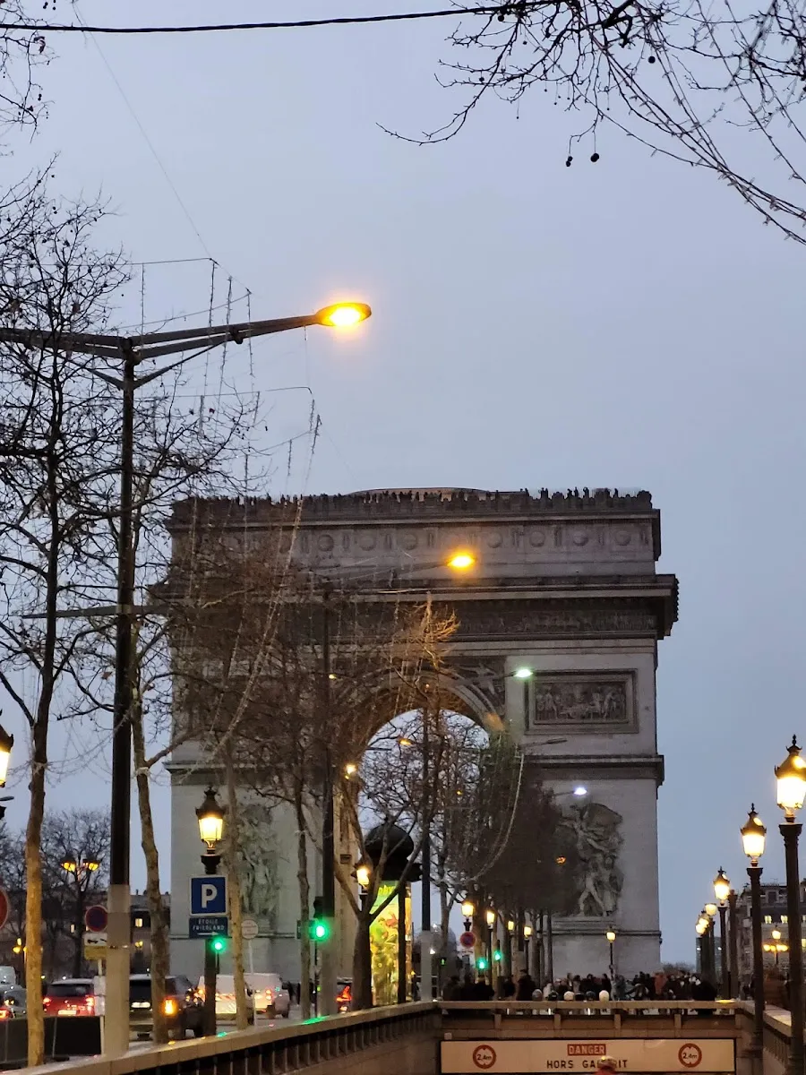 Beth Habad Loubavitch-Champs Elysées