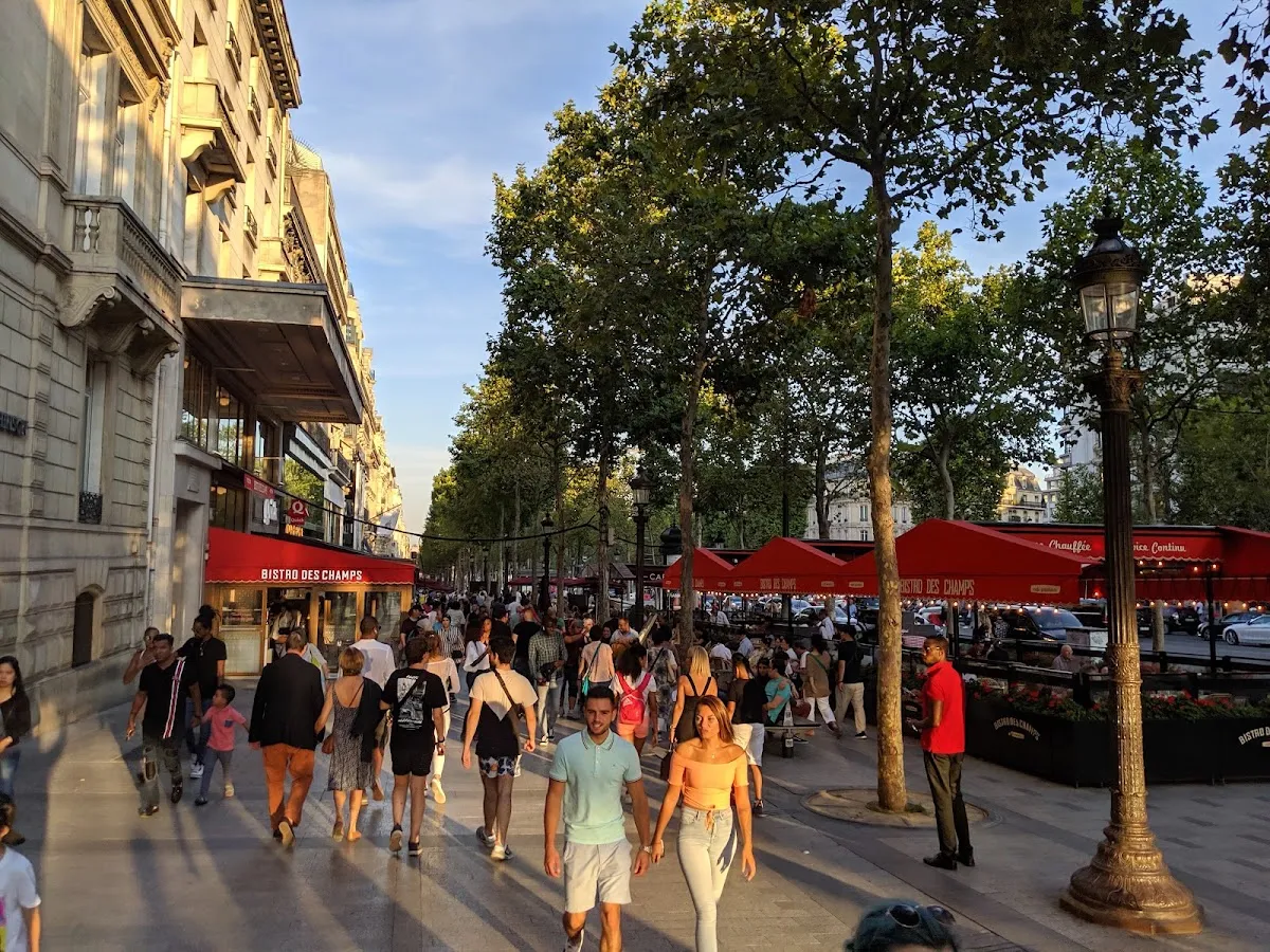 Beth Habad Loubavitch-Champs Elysées — foto 5