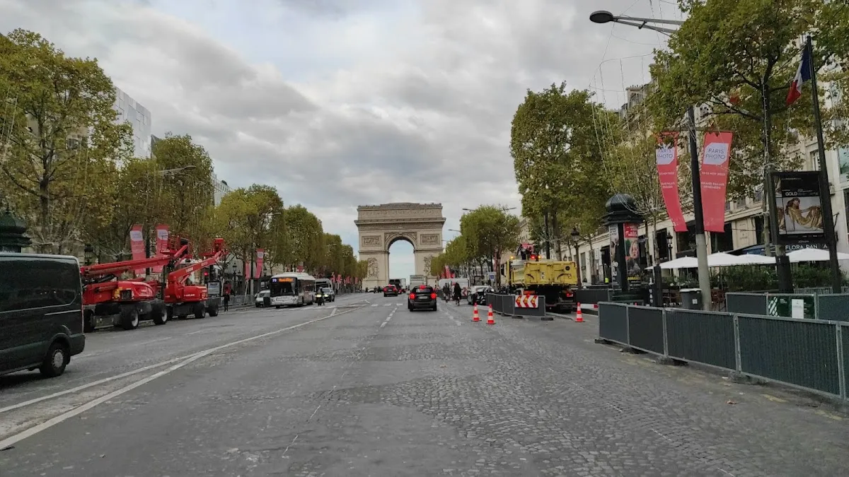 Beth Habad Loubavitch-Champs Elysées — foto 10