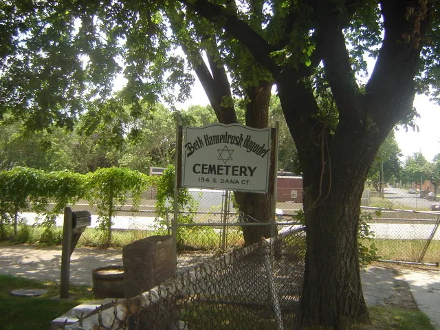 Beth Hamedrosh Hagodel Cemetery de Milwaukee — foto 4