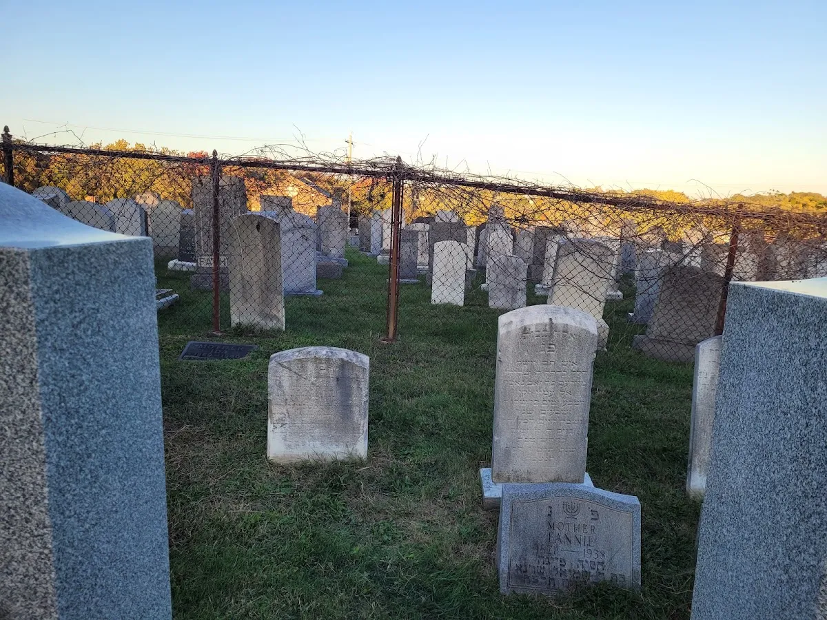 Beth Hamedrosh Hagodol Cemetery (Rosedale) — foto 5