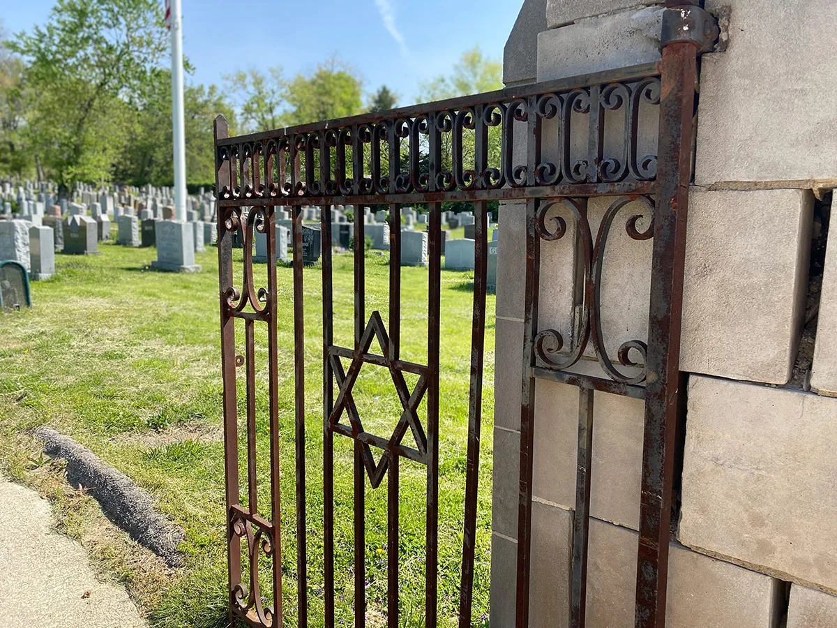Beth Hamedrosh Hagodol Cemetery — foto 5