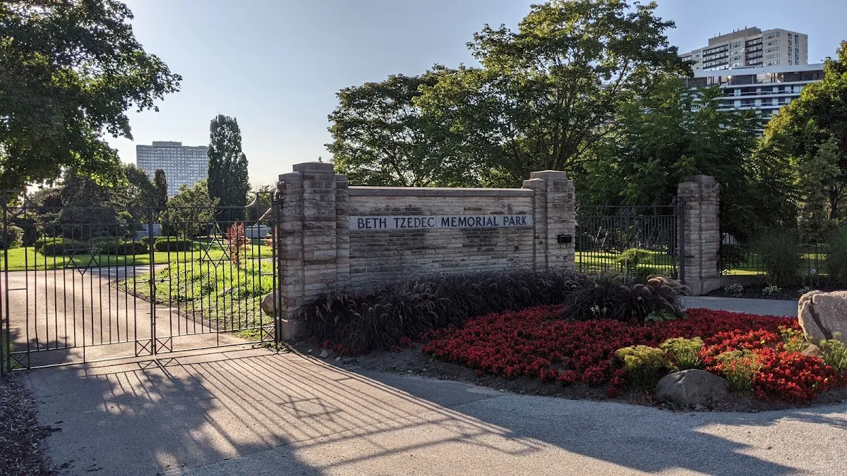 Beth Tzedec Memorial Park — foto 3