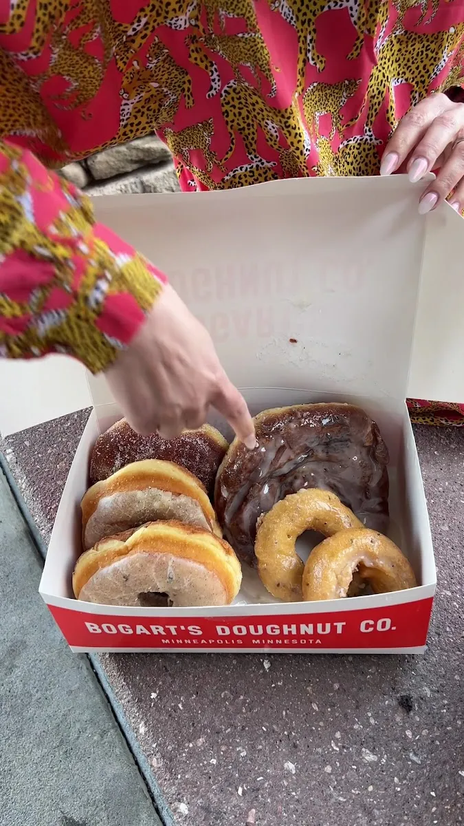 Bogart's Doughnut Co. (Excelsior Blvd) — photo 3
