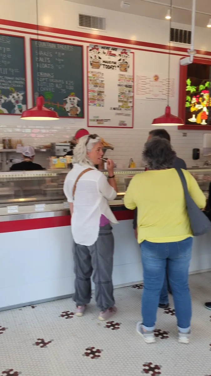 Bonnie Brae Ice Cream — photo 3