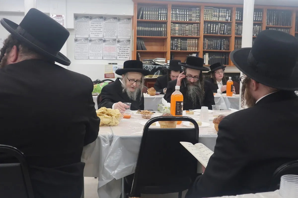 Breslov Shul - Mayunois HaNachal — foto 4