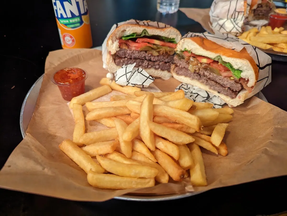 Burgers Bar (Derech Yitzchak Rabin) — photo 3
