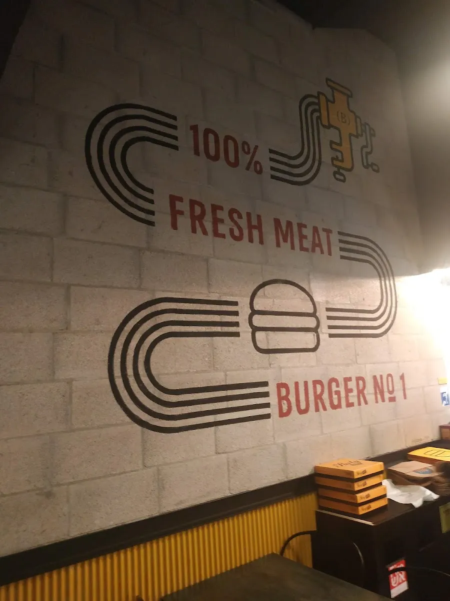 Burgers Bar (Derech Yitzchak Rabin) — photo 5