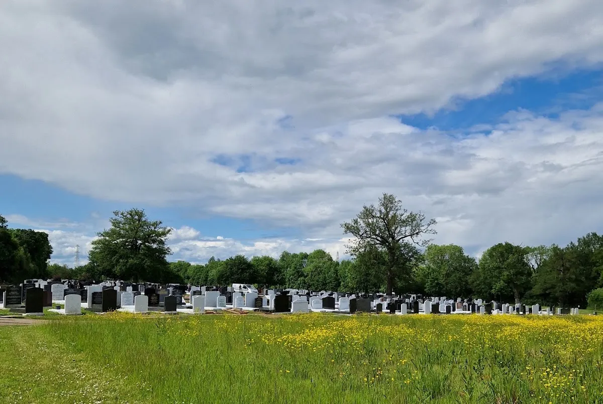 Bushey New Jewish Cemetery — photo 5