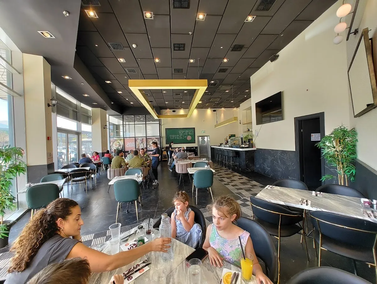 Cafe Cafe (Arad) — foto 3