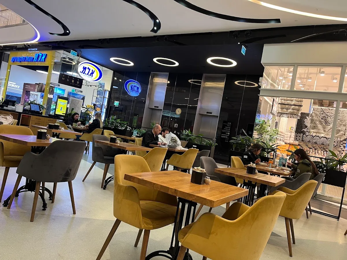 Cafe Greg (TLV Mall) — photo 3