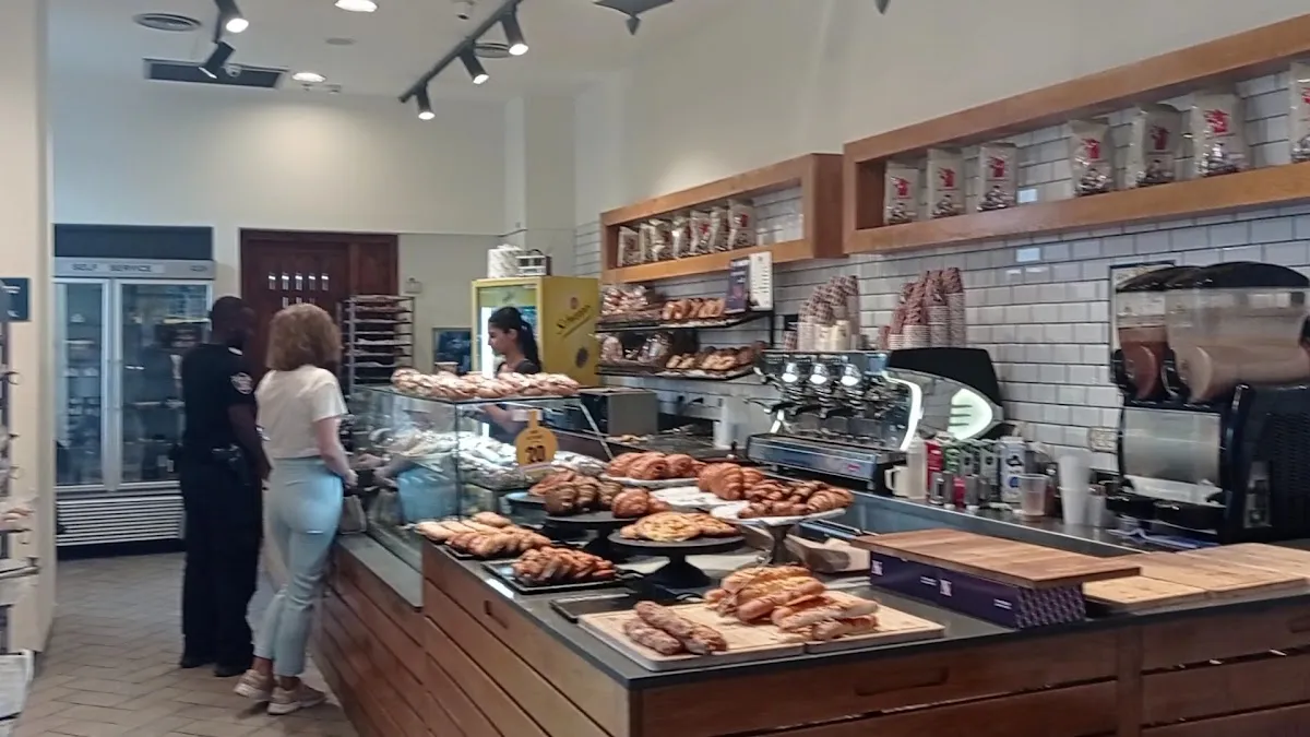 Cafe Neeman (Kanyon Ofer) — photo 2