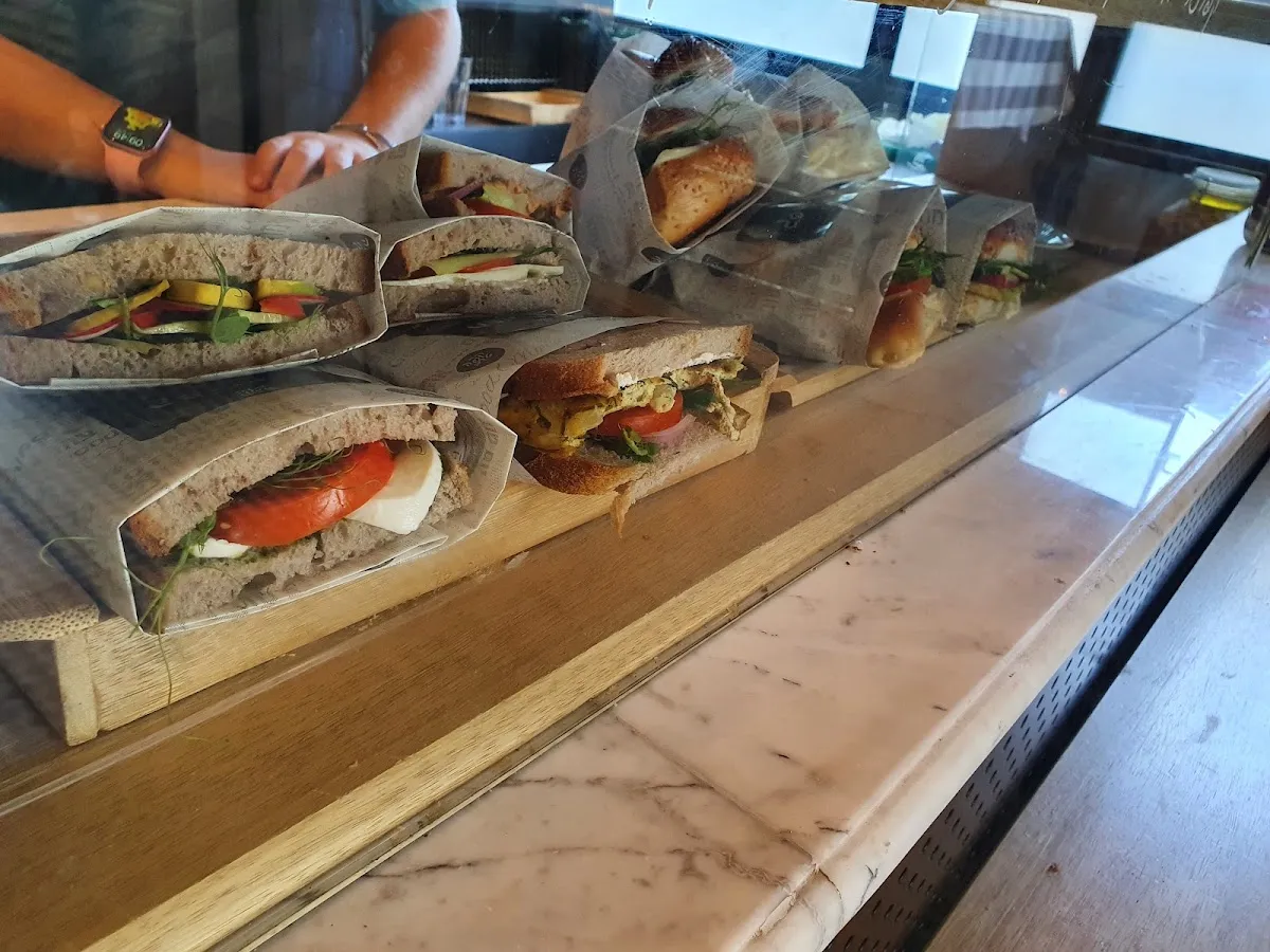 Cafe Tov (Florentin) — photo 7