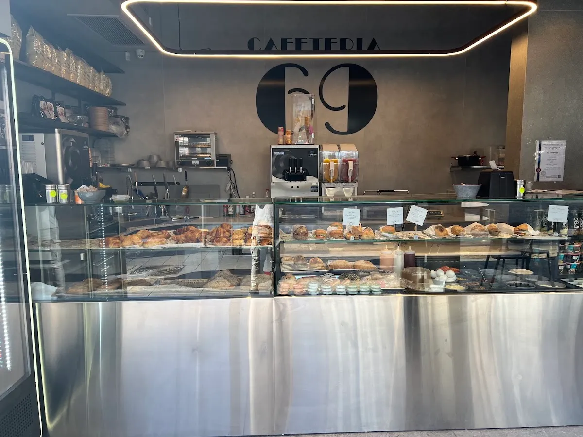 Cafeteria Cafe 69