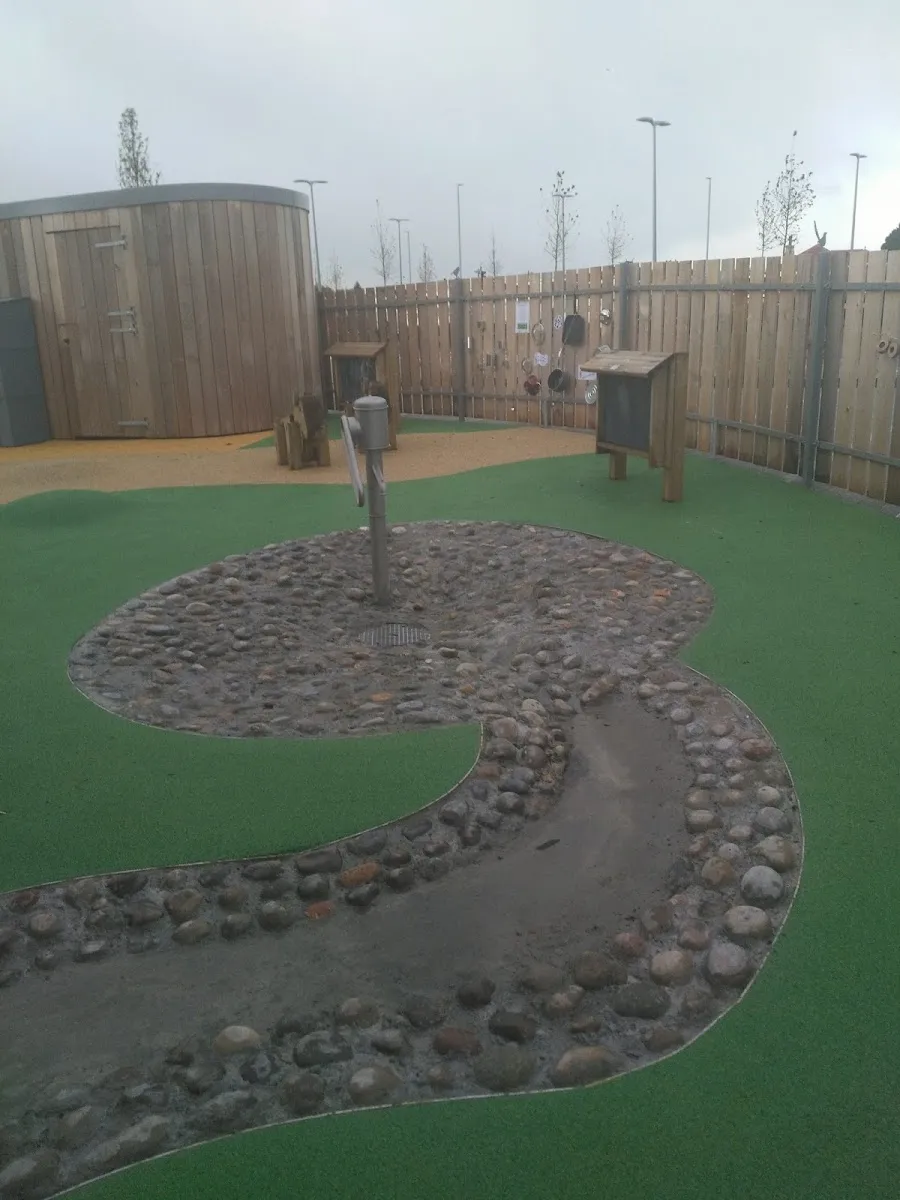 Calderwood Lodge Primary School — foto 8