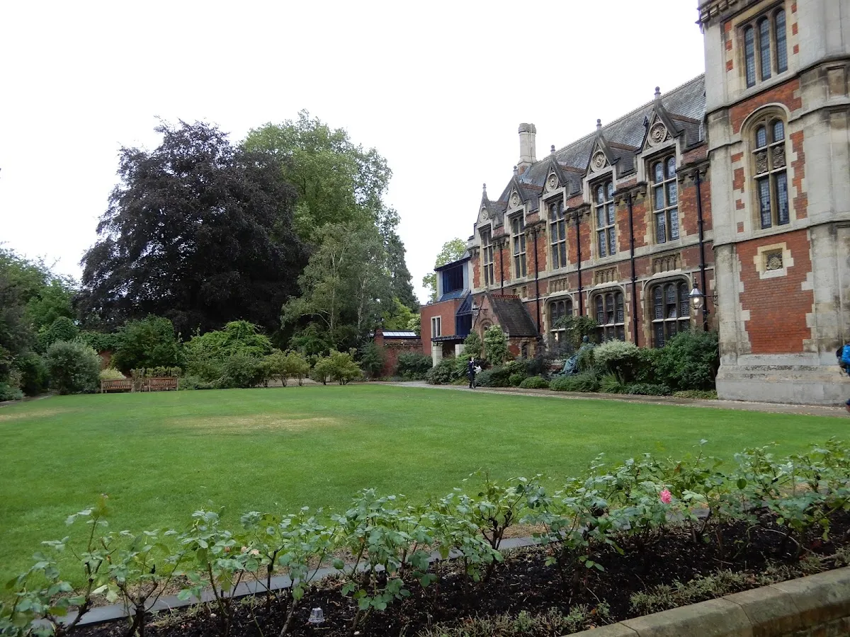 Cambridge in Hebrew — foto 4