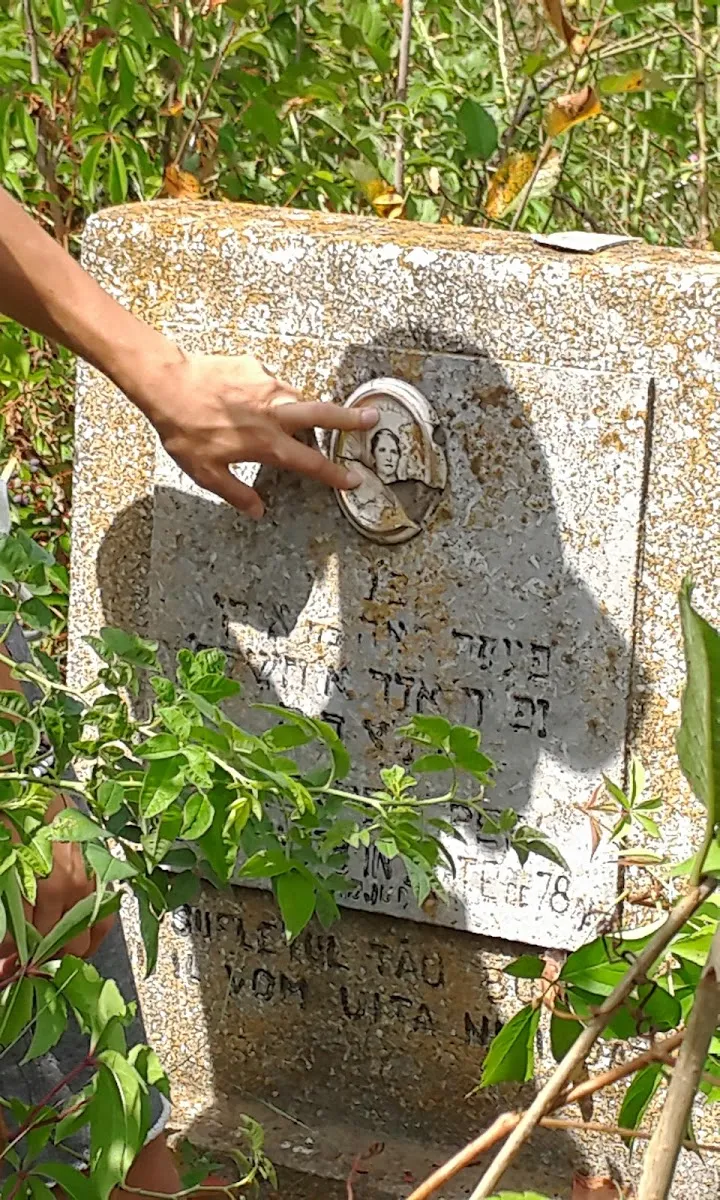 Cementerio de la comunidad judía de Bacău — foto 6
