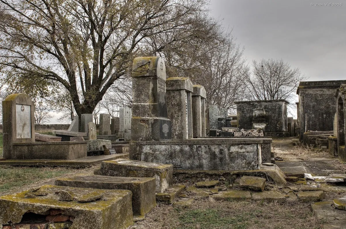 Cementerio Judío de Algarrobos — Colonia Mauricio — foto 2