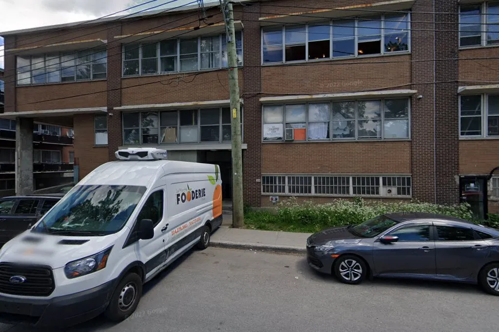 Chabad Hope Centre / The Family Store