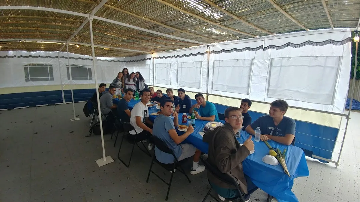 Chabad of Hewlett Serving Hewlett, Hewlett Harbor & Hewlett Bay Park — foto 8