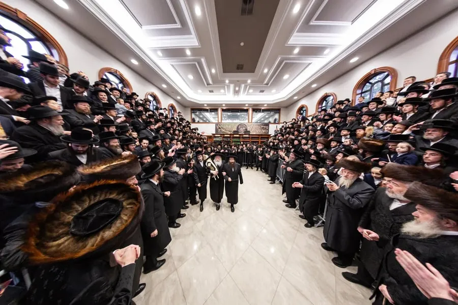 Chasidei Bobov of Lakewood