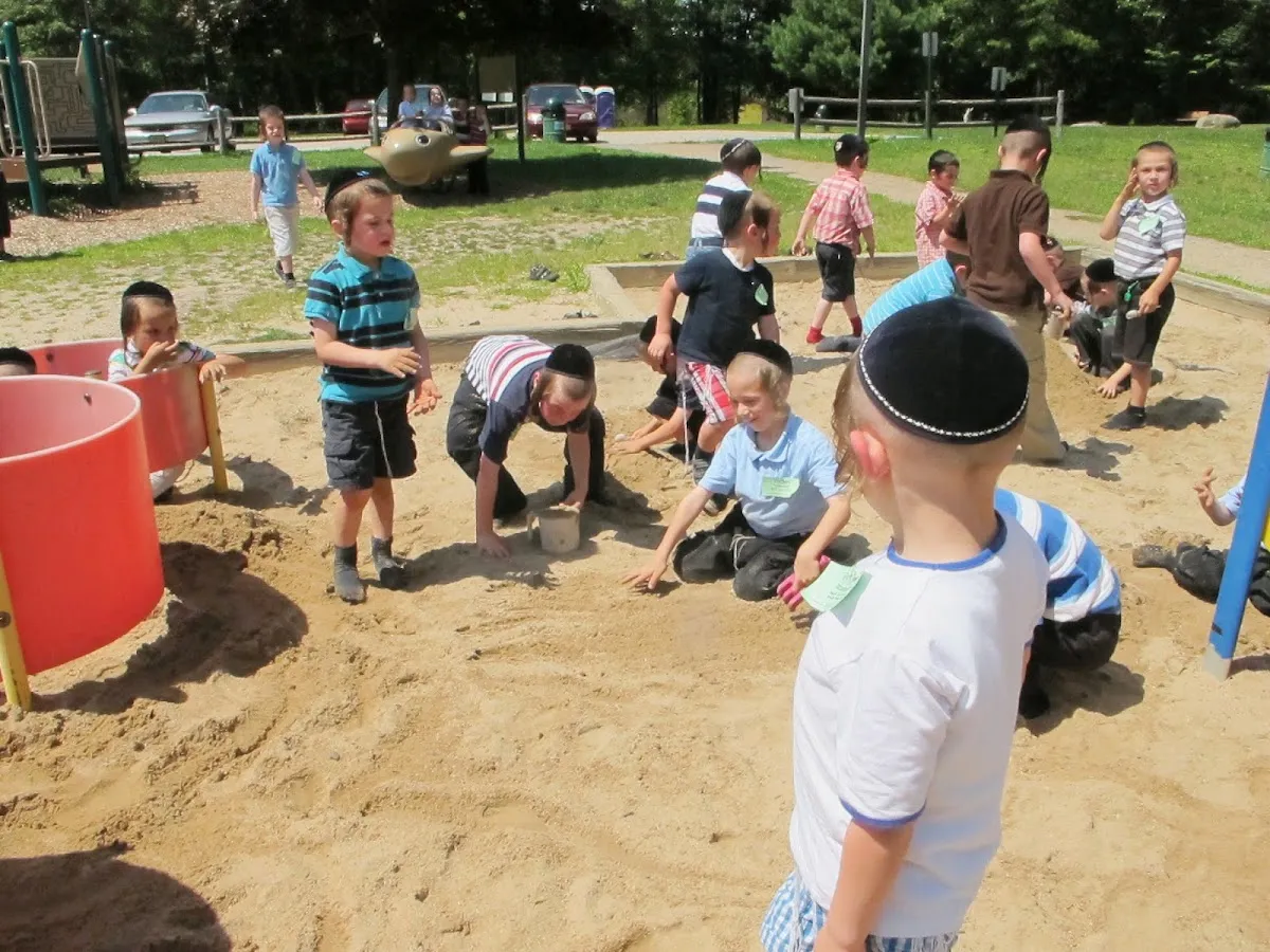 Cheder Imrei Shufer School — foto 8