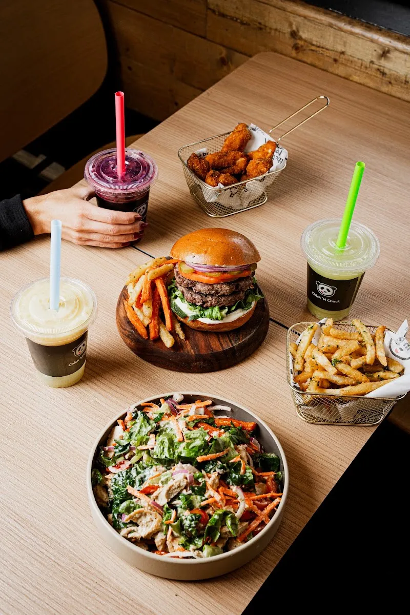 Chick 'N Chuck — foto 3