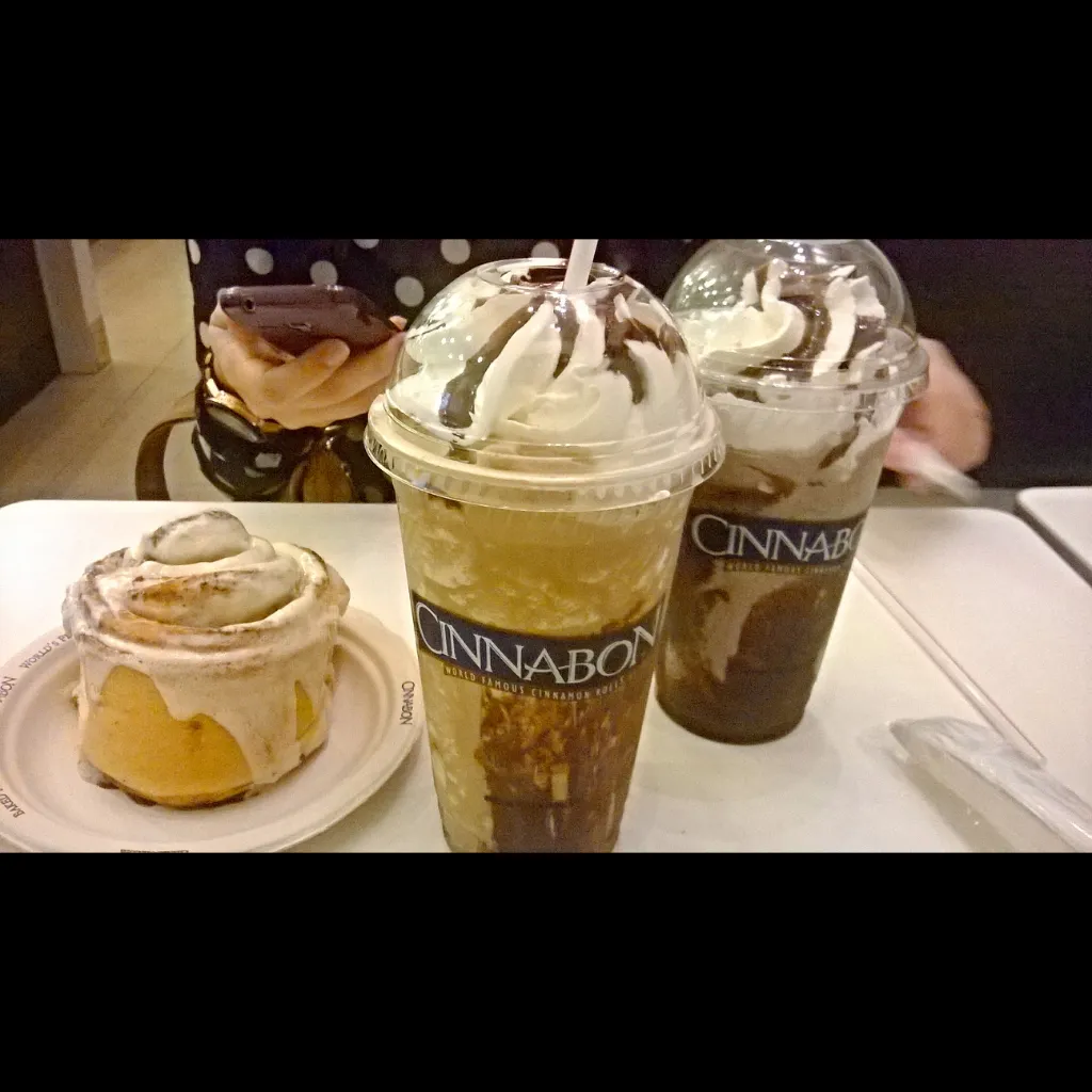Cinnabon Multiplaza — photo 9