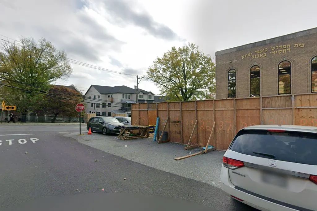 Cong. Kochvei Yitzchok Bobov Monsey — photo 3