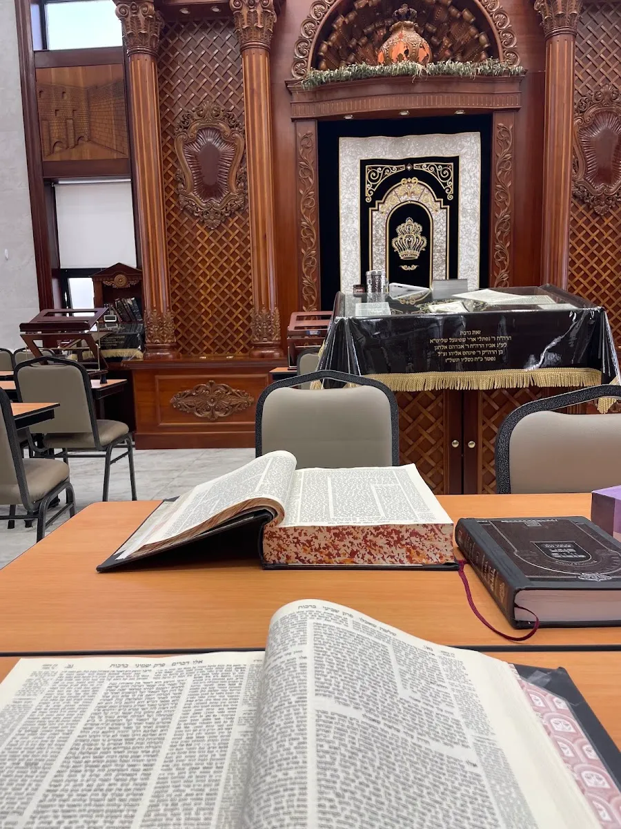 Cong. Tiferes Pinchas - Rabbi Speigel — foto 3