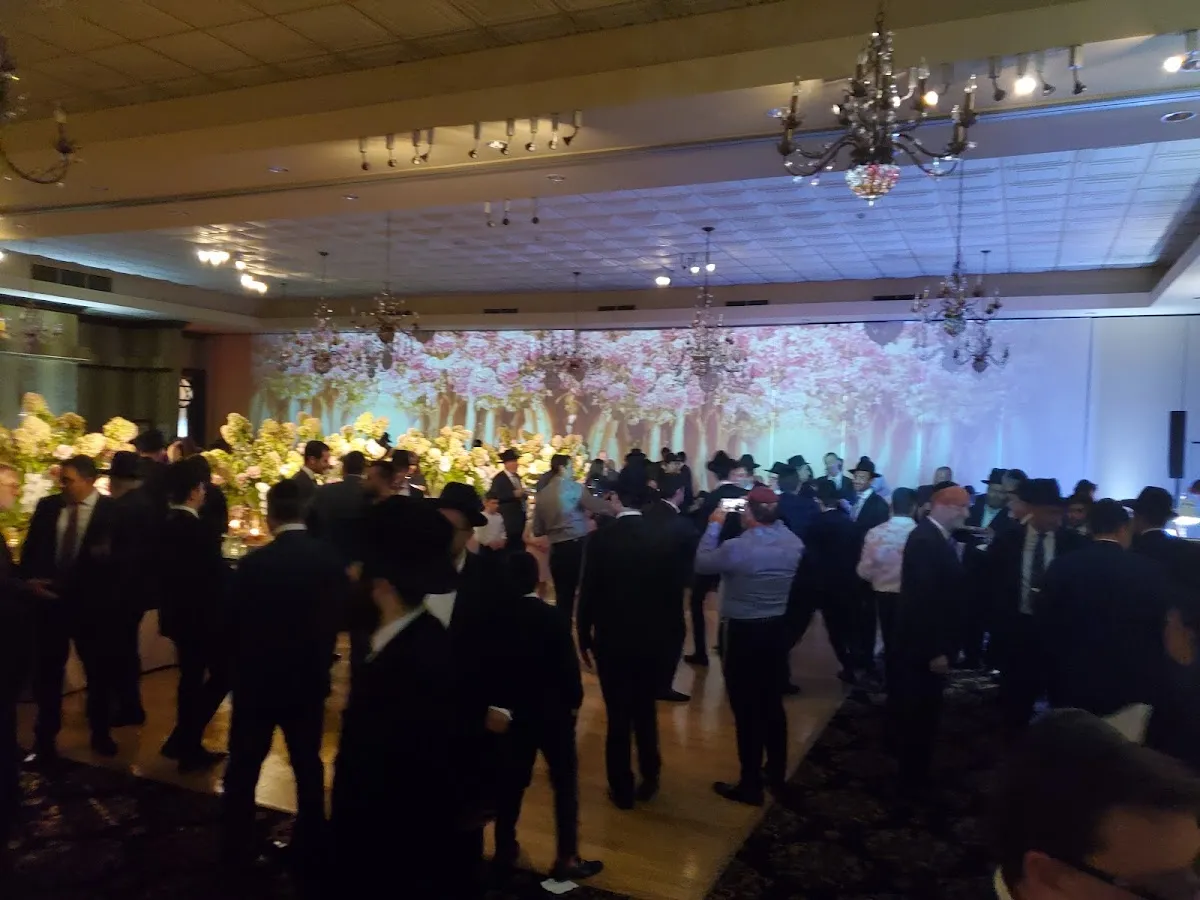 Congregation Shaarey Israel — foto 7