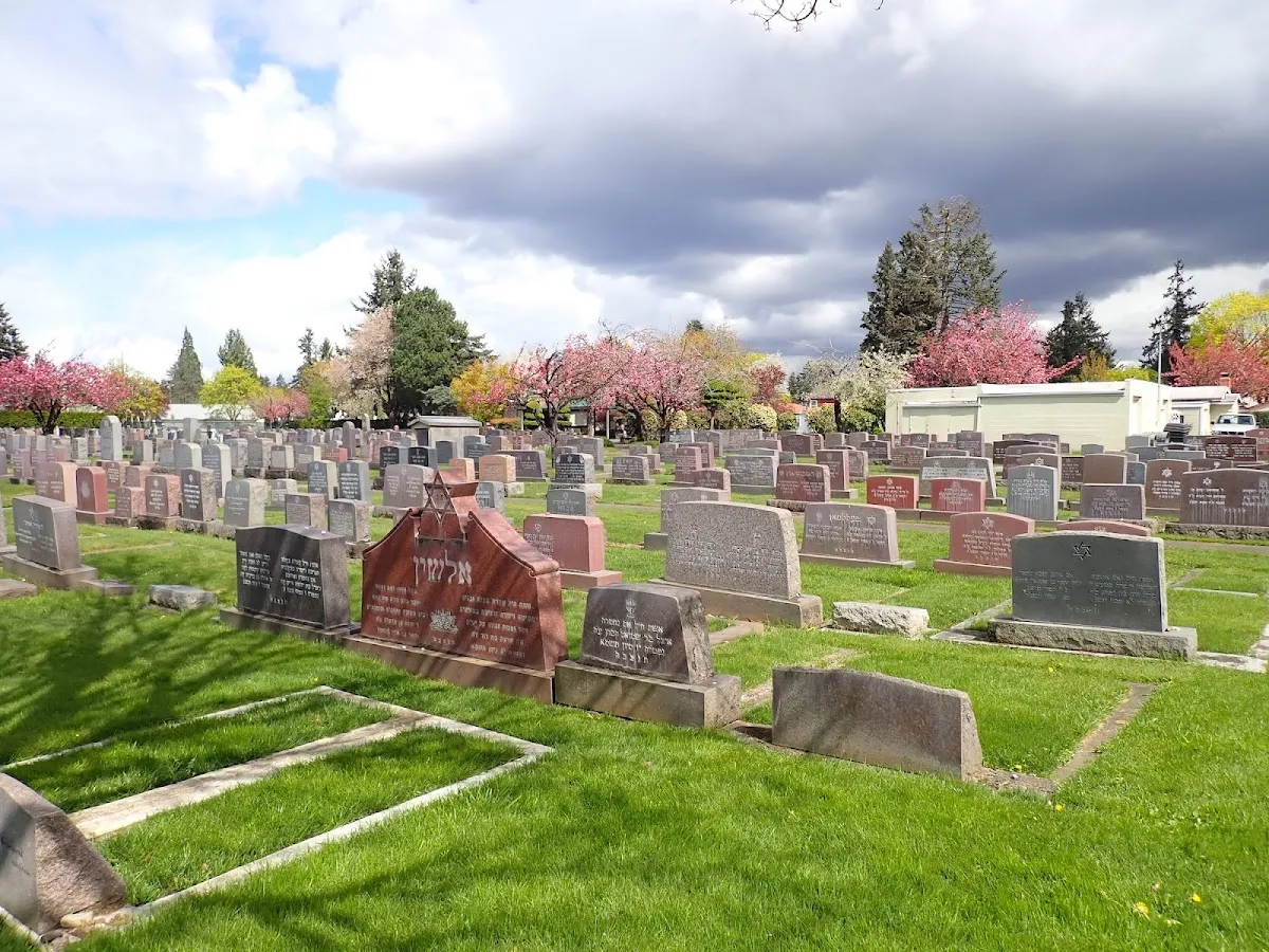 Congregation Shaarie Torah Cemetery
