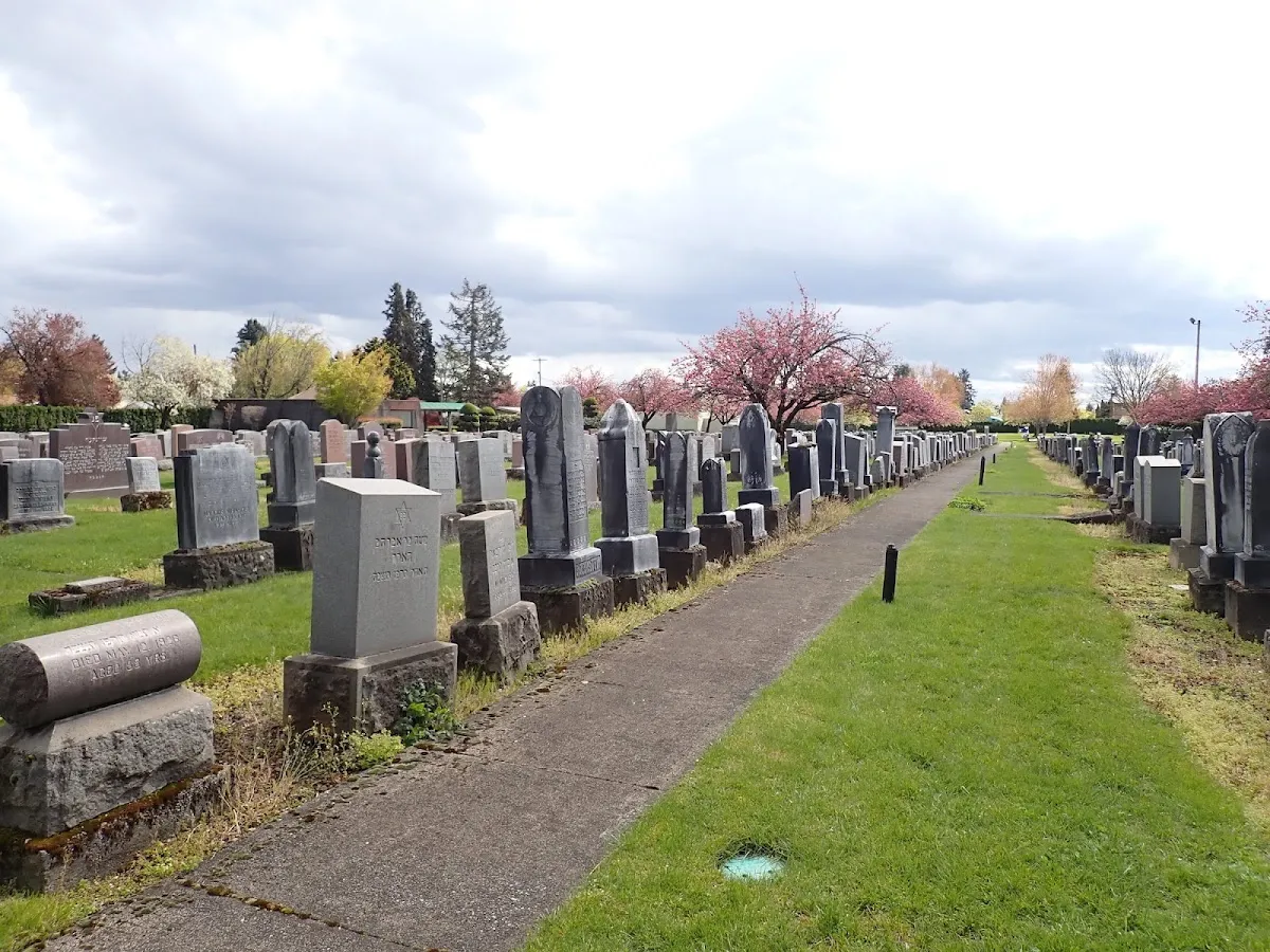 Congregation Shaarie Torah Cemetery — photo 4