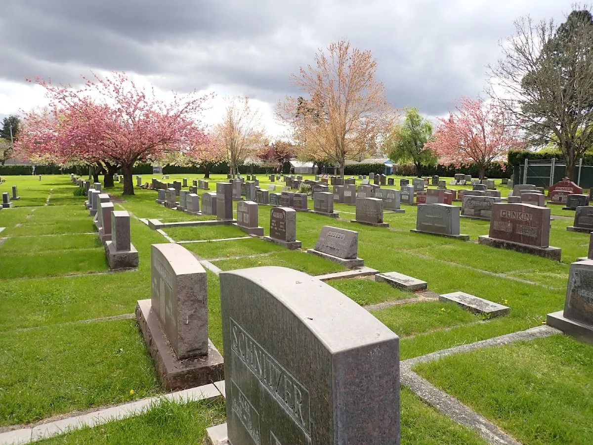 Congregation Shaarie Torah Cemetery — photo 7