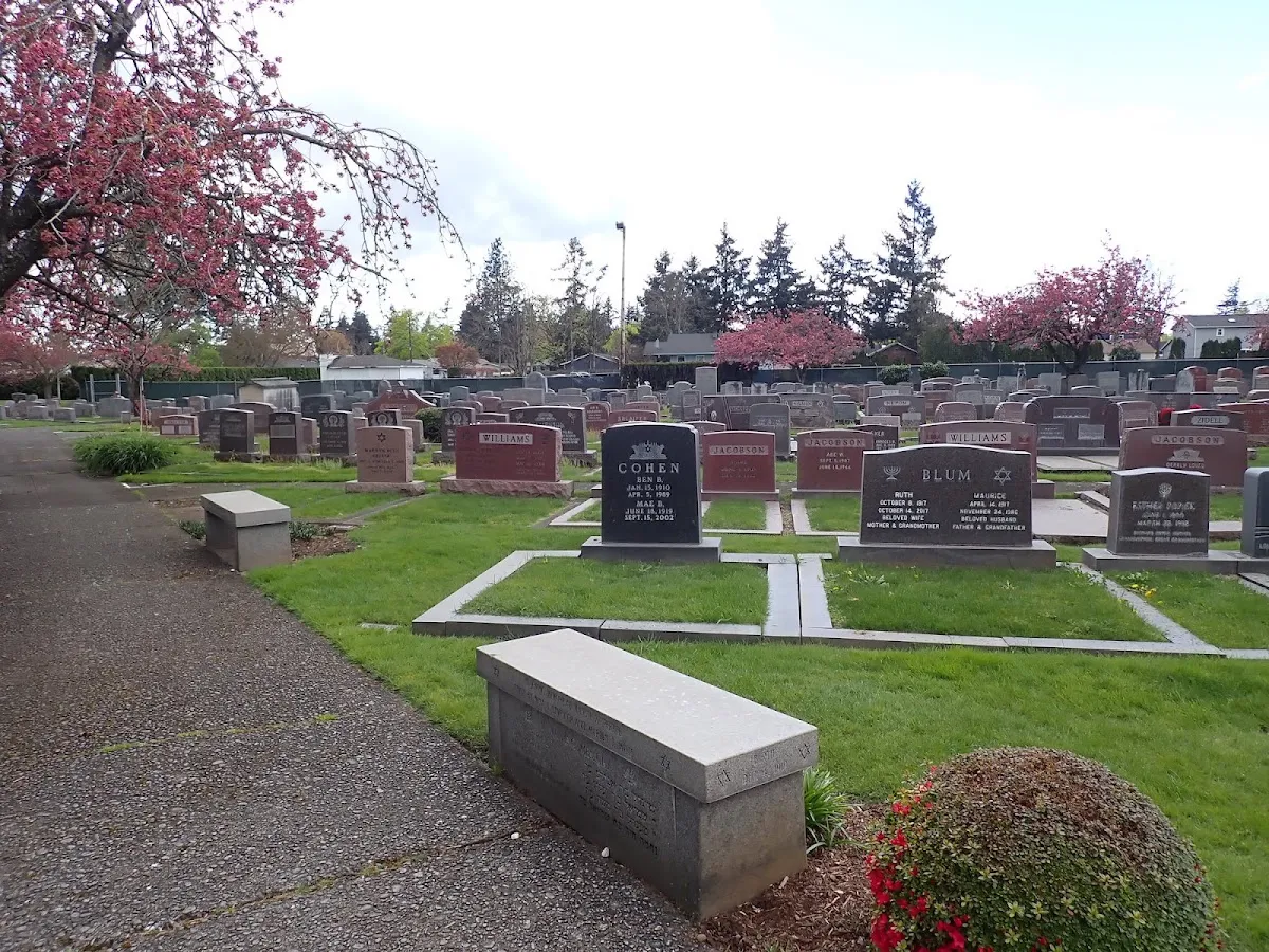Congregation Shaarie Torah Cemetery — photo 8