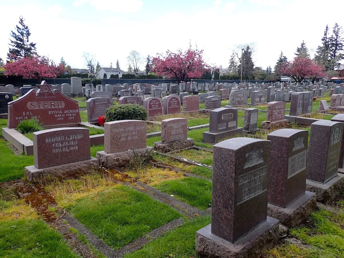 Congregation Shaarie Torah Cemetery — photo 9