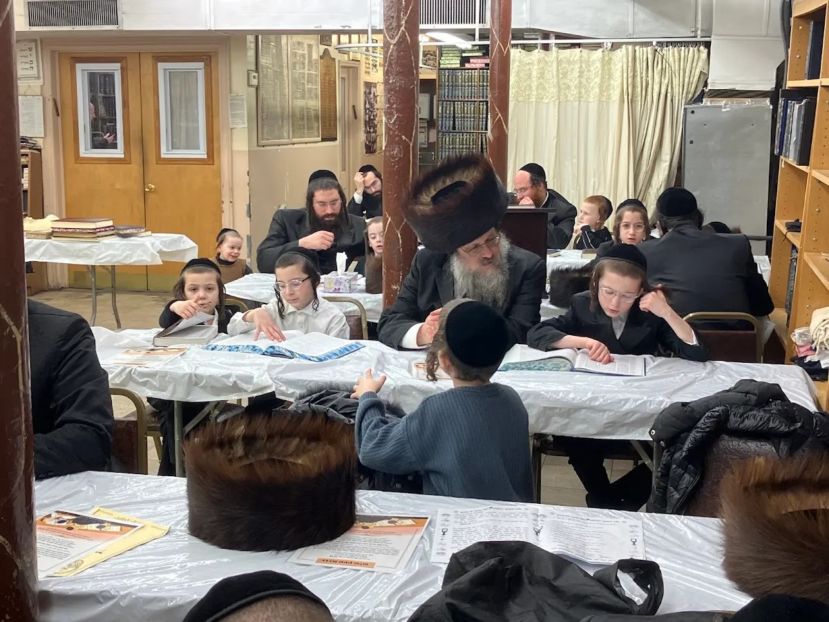 Congregation Shomrei Emunah de Borough Park — foto 2