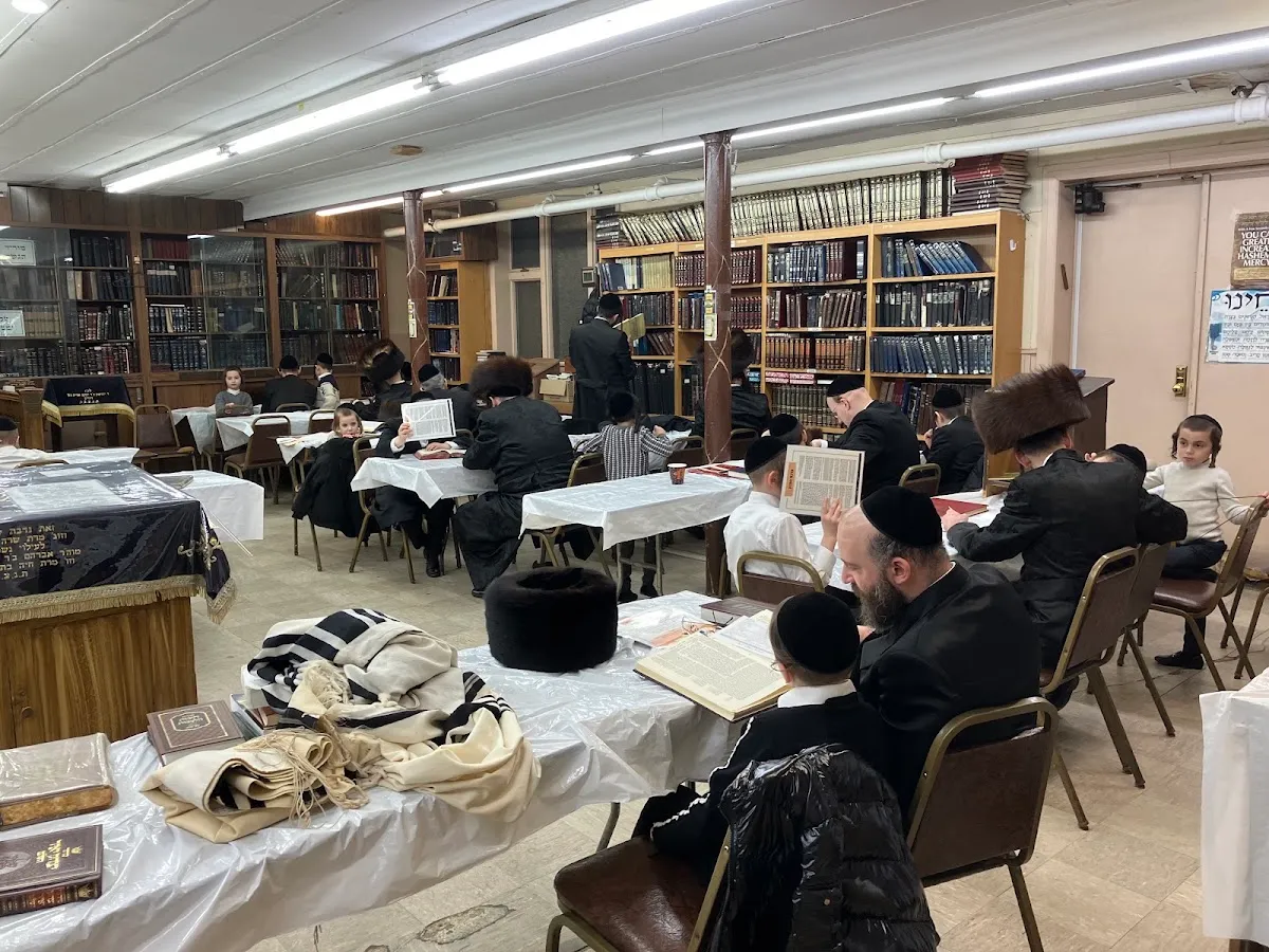 Congregation Shomrei Emunah de Borough Park — foto 5