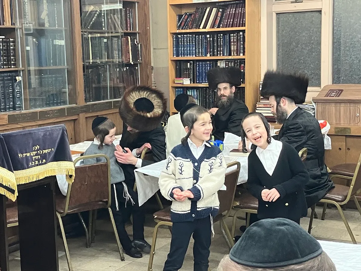 Congregation Shomrei Emunah de Borough Park — foto 7