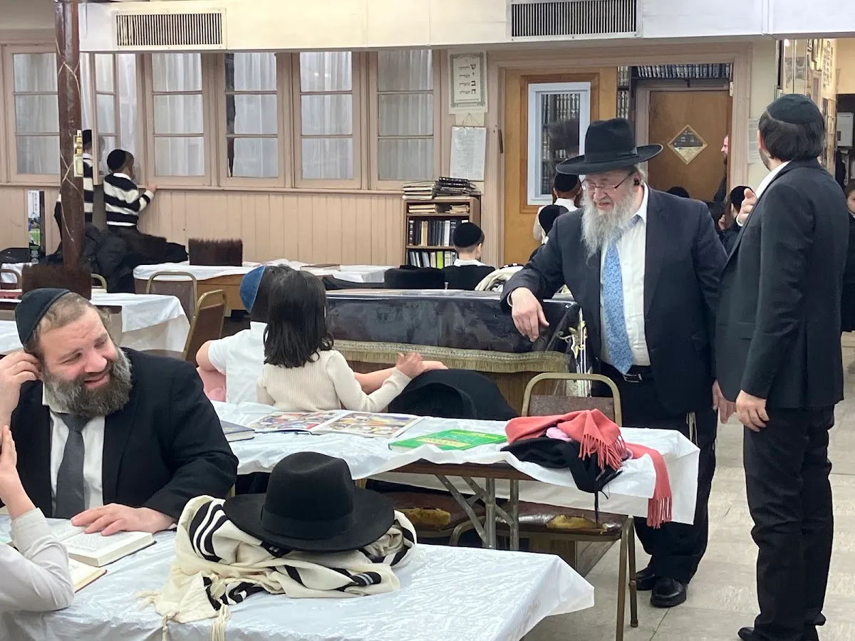 Congregation Shomrei Emunah de Borough Park — foto 8