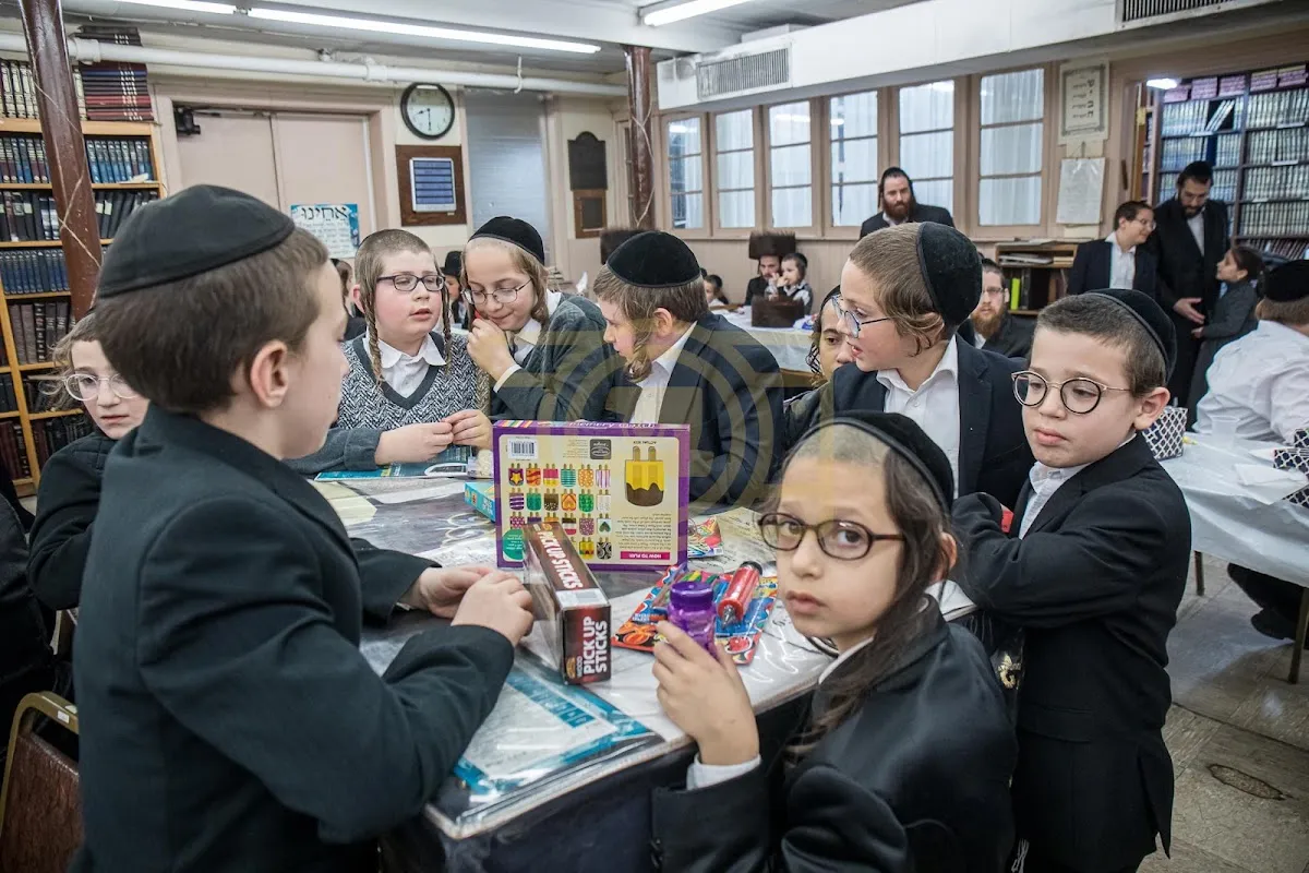 Congregation Shomrei Emunah de Borough Park — foto 10