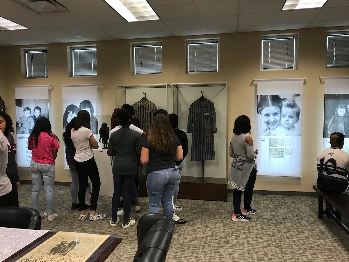 Craig and Barbara Weiner Holocaust Museum — foto 6