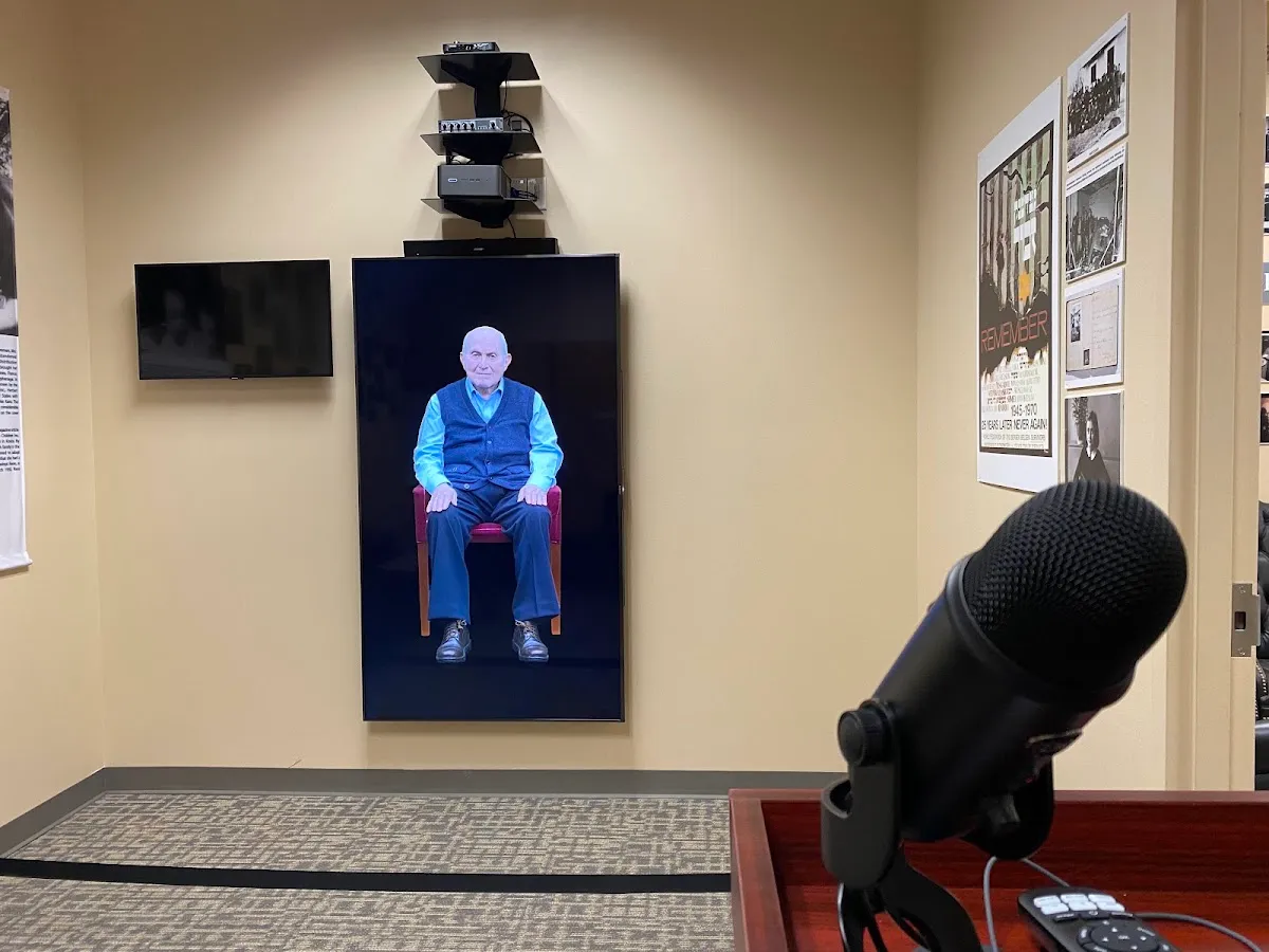 Craig and Barbara Weiner Holocaust Museum — foto 8