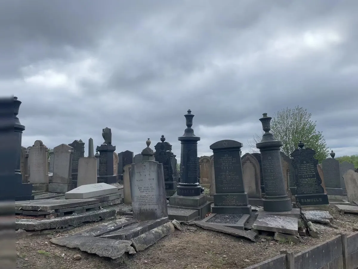 Crumpsall Jewish Cemetery — photo 3