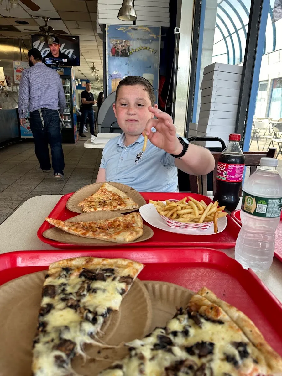 David's Famous Pizza — photo 10