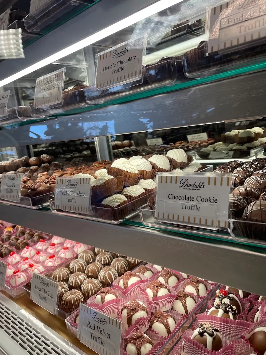 Dinstuhl's Fine Candies (Poplar Ave #3) — foto 2