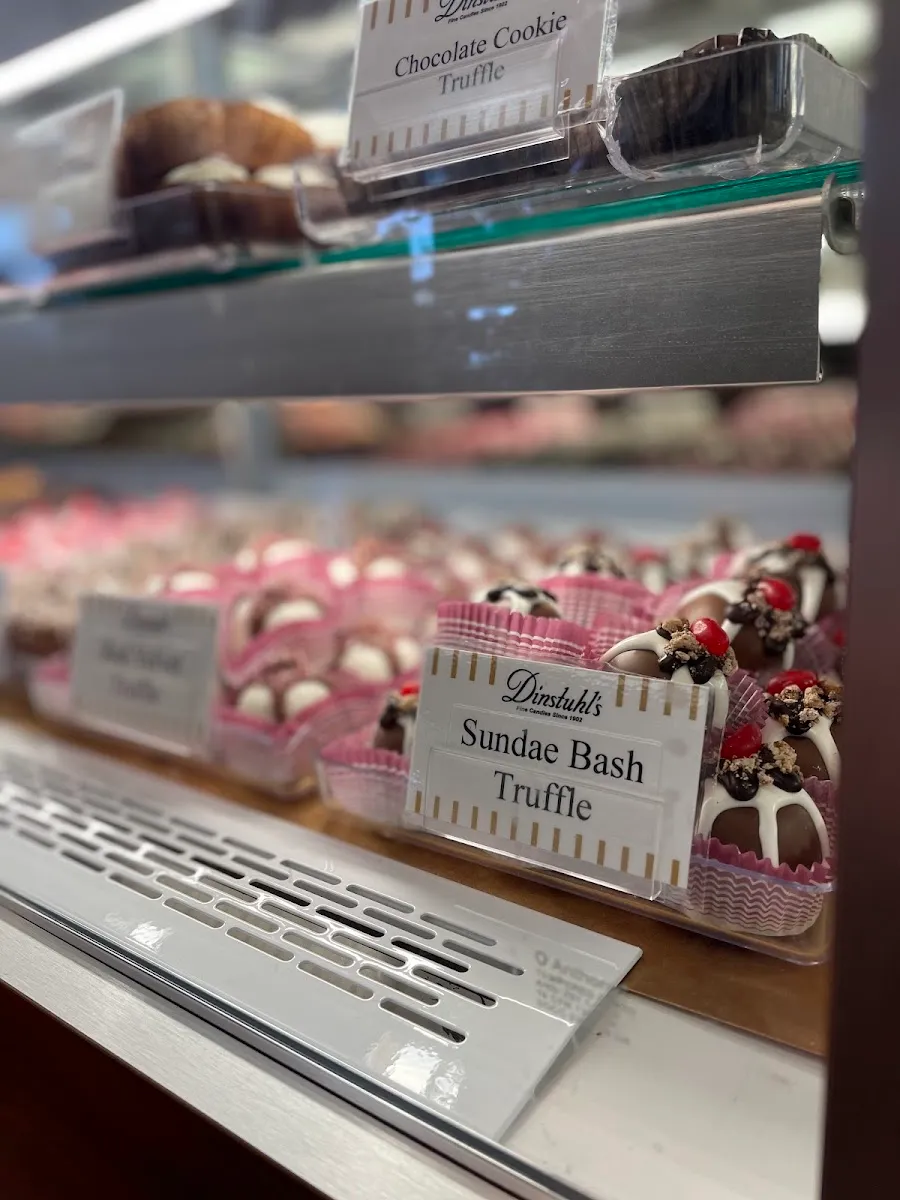 Dinstuhl's Fine Candies (Poplar Ave #3) — foto 4