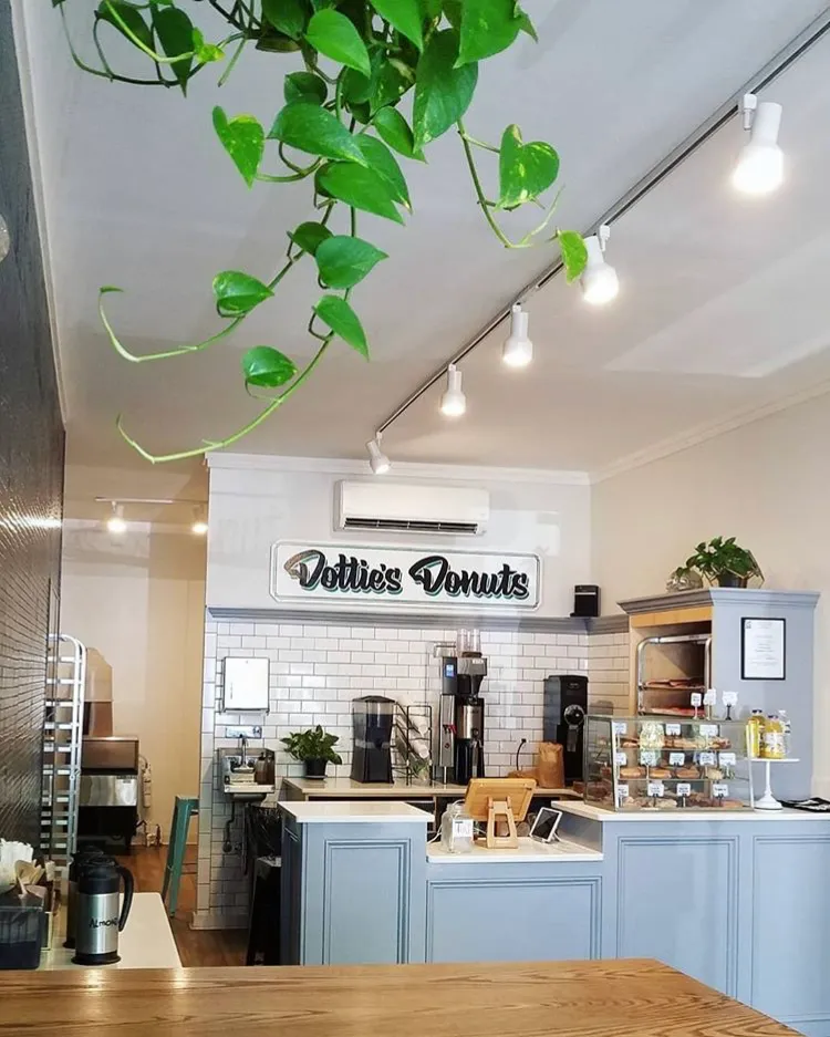 Dottie’s Donuts (South 6th)