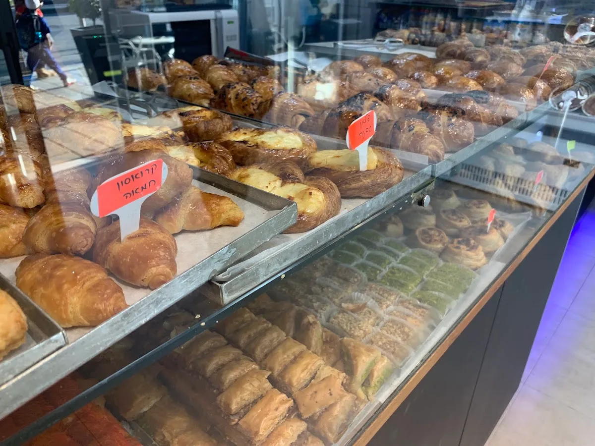 Duvdevan Patisserie — photo 5